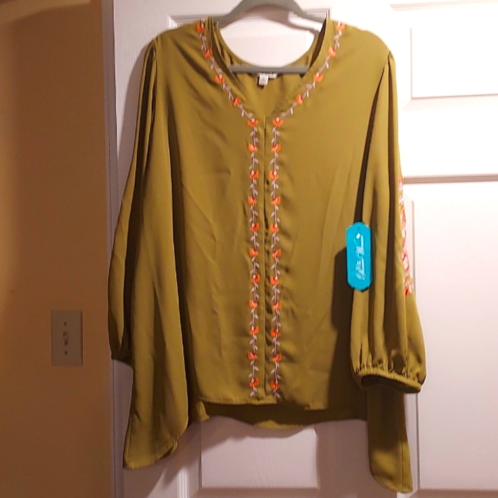 NWT, Pioneer Woman,1x, ptp26. Avocado w/embroidered flowers,feminine,lovely!